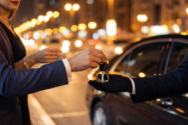 Hire a monthly driver in Dubai